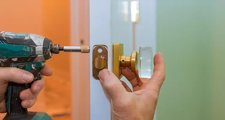 Broken Door Knob Fix in South Miami Heights, FL