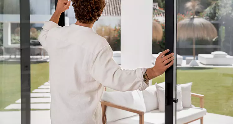 Sliding Screen Door Maintenance for Closing Issues in South Miami Heights, FL