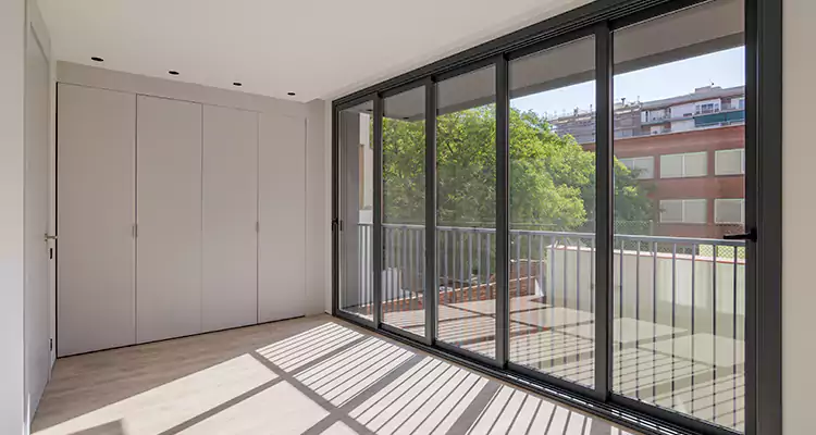 Fix Sliding Screen Door Track in South Miami Heights, FL